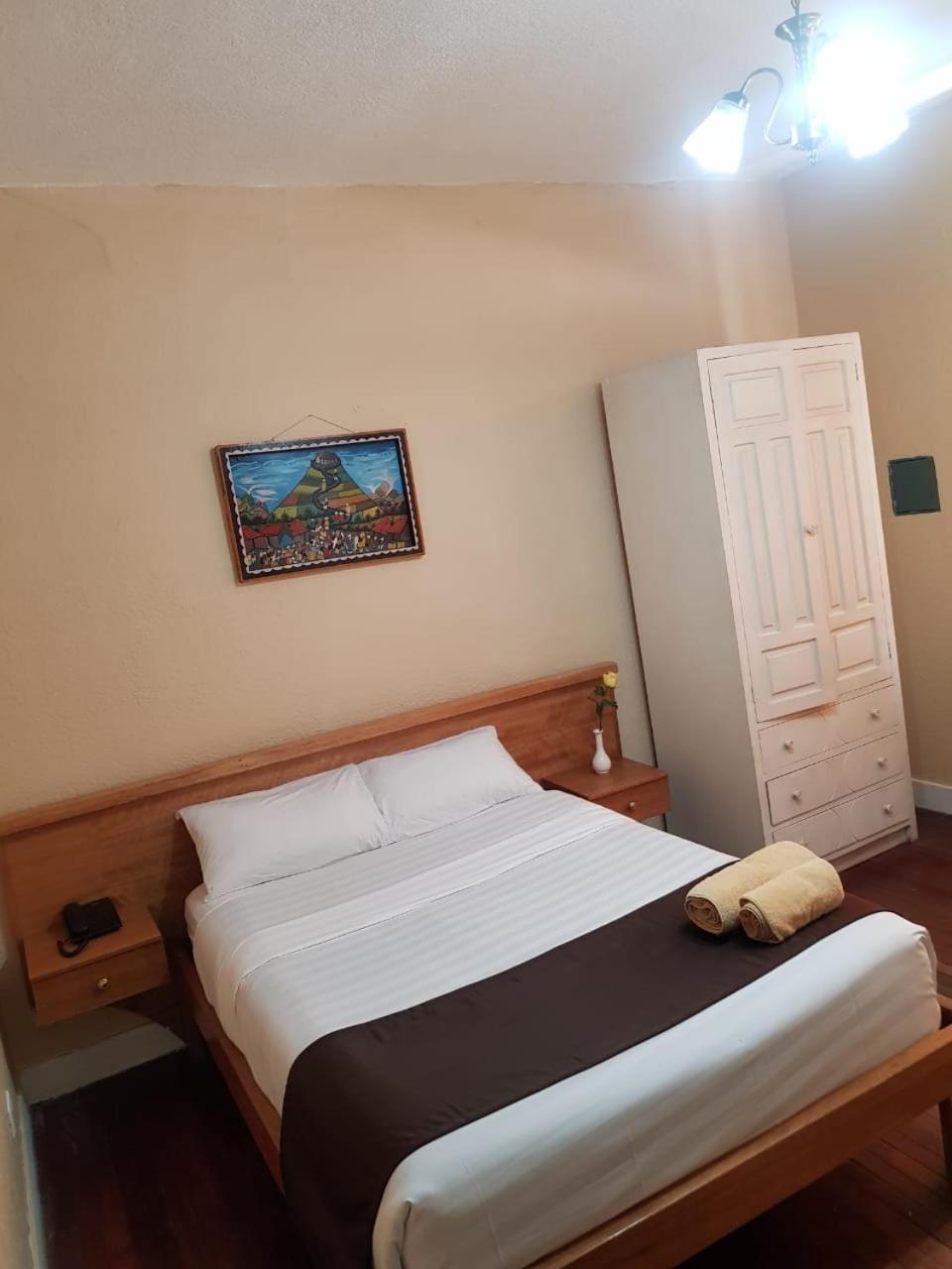 Hostal Loro Verde Quito Exteriör bild