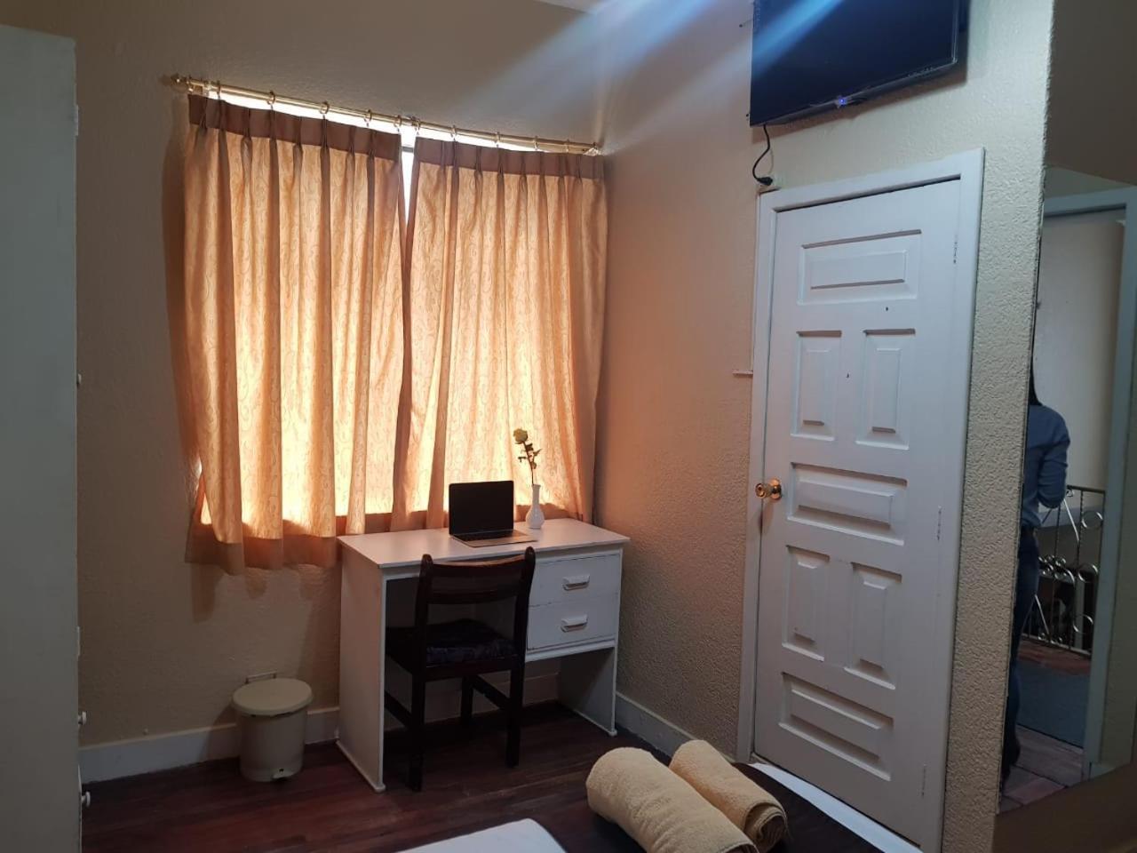 Hostal Loro Verde Quito Exteriör bild