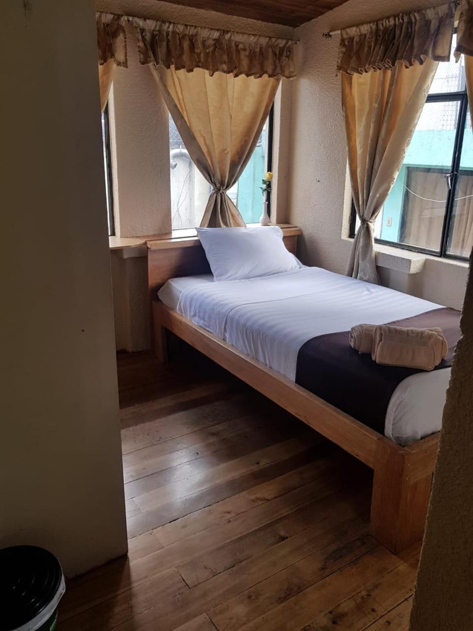 Hostal Loro Verde Quito Exteriör bild